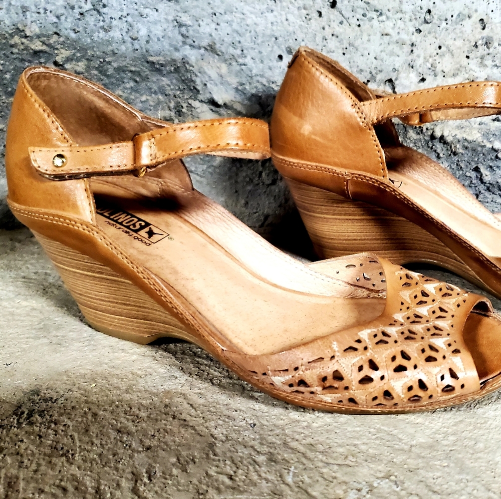 Pikolinos ankle strap sandals